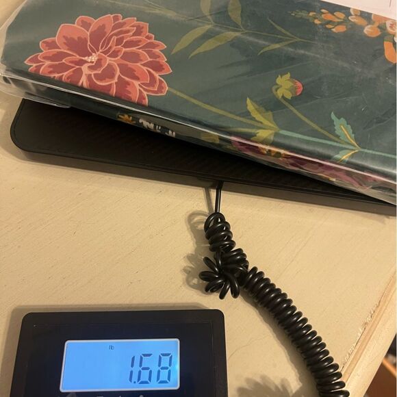 The Company Store Twin Legends Hotel
Flower Garden,  Sateen Fitted Sheet, Green - Picture 7 of 7